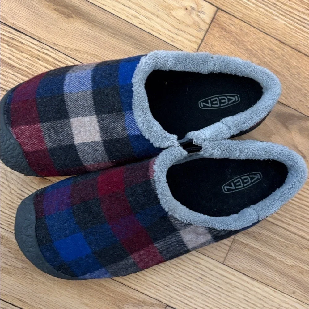 Keen plaid Howser Slippers size US 7